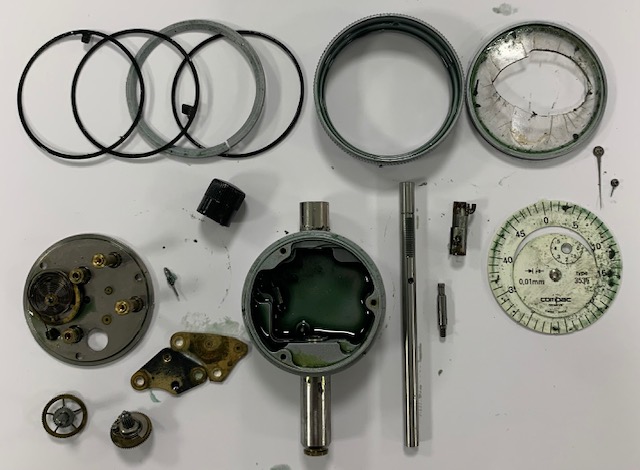 Riparazione strumenti di misura durante la lavorazione smontaggio